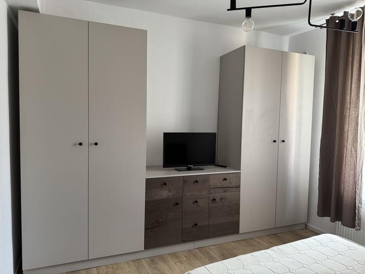 Inchiriez apartamet la casa cu curte comuna - 5