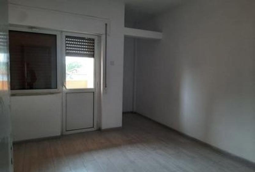 Apartament 5 camere  etajul 1 Crangasi 5 min distanta fata de Statia de Merou - 8