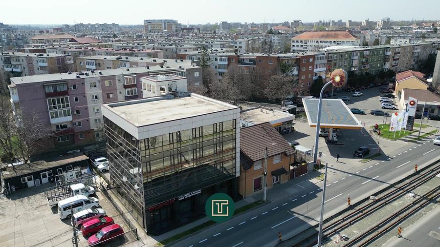 Clădire premium cu fațadă integral vitrată – oportunitate unică in Arad - 1
