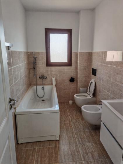 Inchiriez casa cu 3 apartamente zona bucium - 3