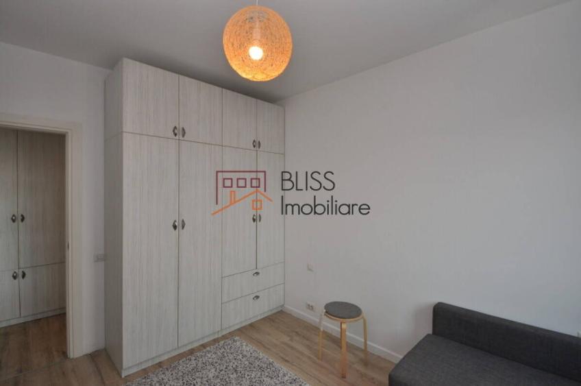 Apartament cu 3 camere semidecomandat în Titan