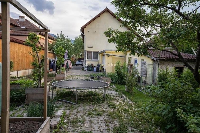 Casa individuala P+M , 5 dormitoare, 3 bai, 556 mp teren, Cernatu, Sacele