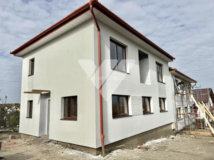 Casa tip duplex 4 camere 2 bai si teren 300 mp - Sura Mica Sibiu