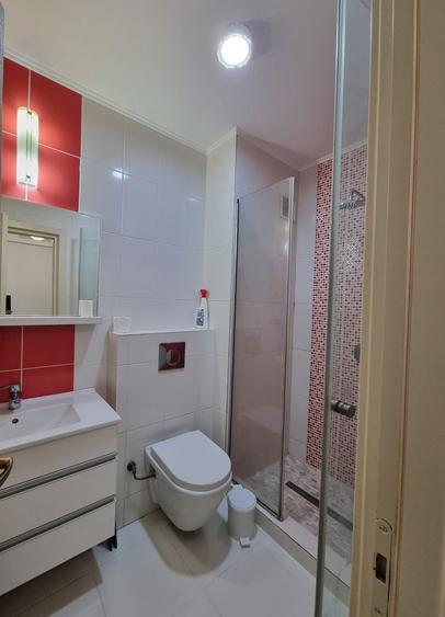 Apartament 3 camere de închiriat în zona Cazino Mamaia (pe partea cu l - 8