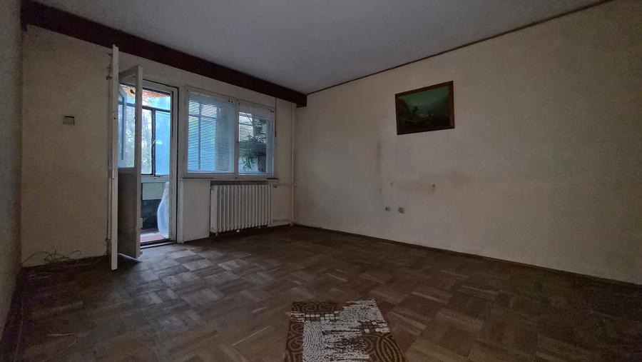 Tomis 1 - ap 3 cam, et 4/4 , gaze la usa (necesita renovare) - 8