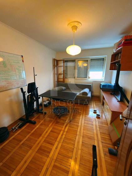 Apartament 3 camere , 70 mp, decomandat ,zona Crang - 3