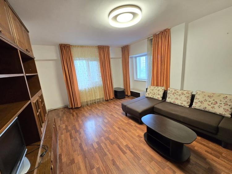 Apartament spatios zona 9 mai - 5