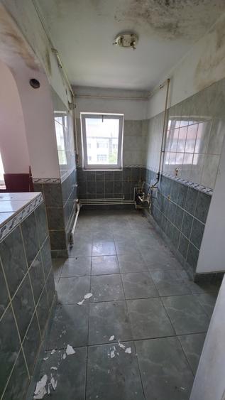 Apartament cu 4 camere semidecomandat în Central