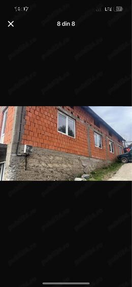Casa de vanzare in zona lacul mic la strada principala,2 intrari curte foarte mare - 4
