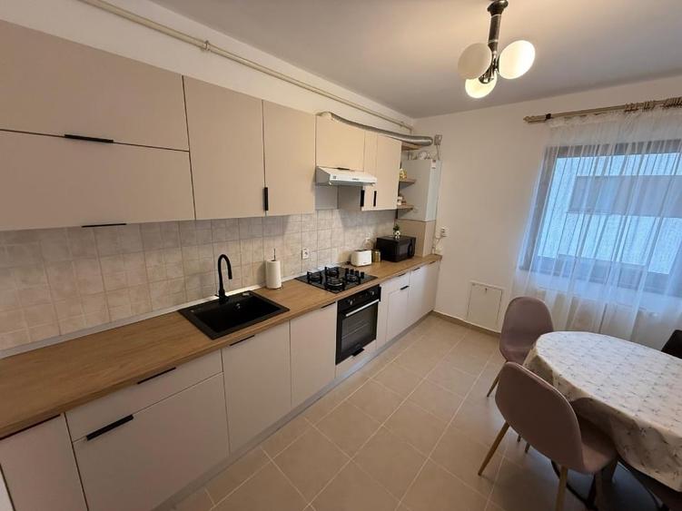 Inchiriere apartament 2 camere zona Tractorul - Coresi - 10