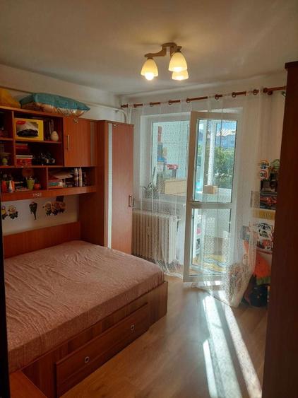 Vand apartament 2 camere decomandat, intrare in Zamca (zona Belvedere - Bebelusul), Suceava, 65.900 euro, etaj 4 din 5 - 2