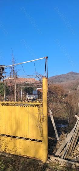 Casa batraneasca si teren. - 6