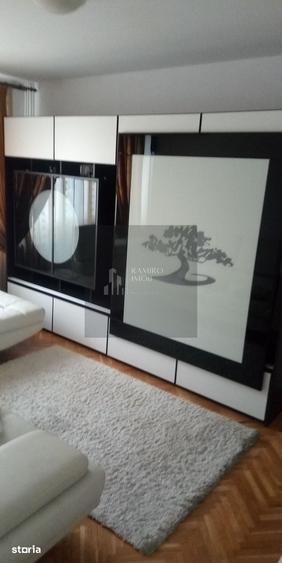 Apartament cu 4 camere în Drumul Taberei