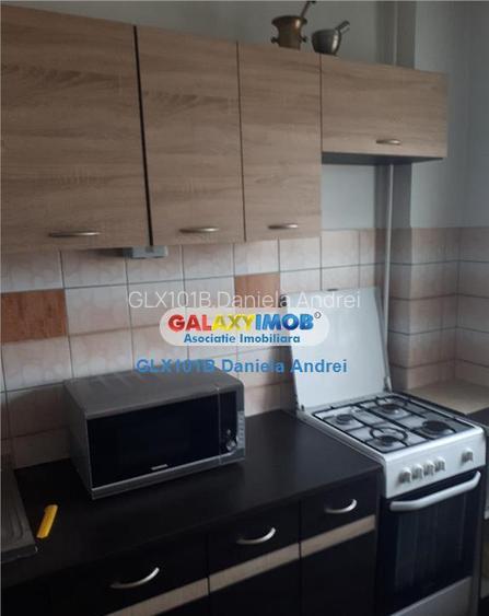 De :APARTAMENT 2 CAMERE, bloc 1985, Piata Victoriei 160000 e