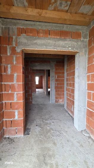 Casa la rosu de vanzare Vetis, str. Viorelelor - 4