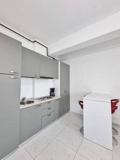 Priveliste frontala la mare, la cativa pasi de nisip - 5