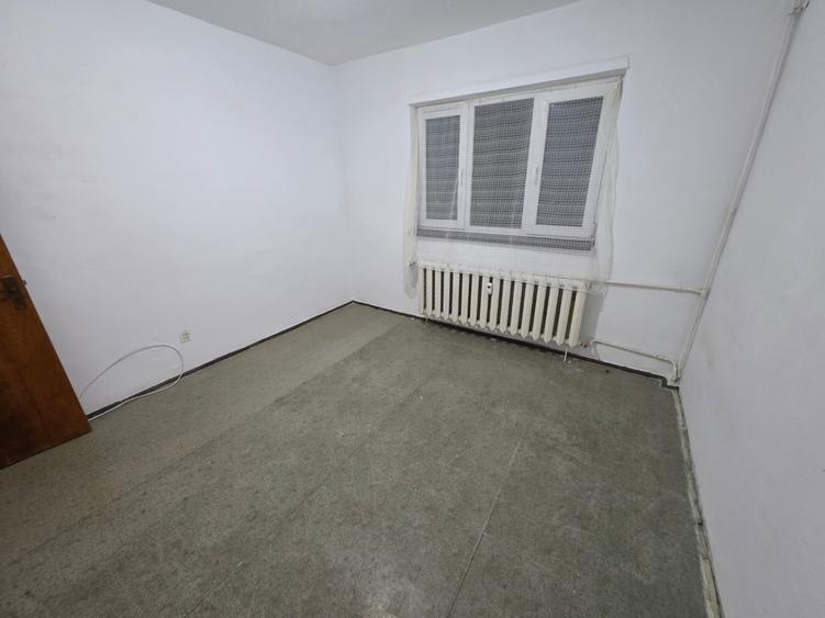 Jean Steriadi, 15 minute metrou 1 Decembrie 1918, pe Buhusi, bloc 1980 - 5