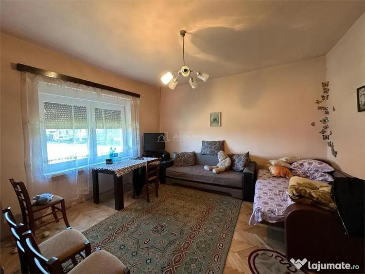 Casa Solida, pentru Familie extinsa, cu Gradina si Teren, D - 8