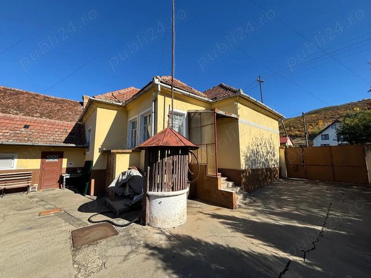 Casa de vanzare in Cuvin - 1