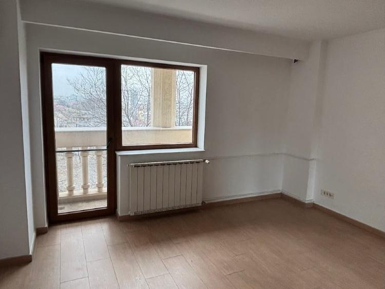 3 Camere Bld. Libertatii nr 1 de la Proprietar - 6