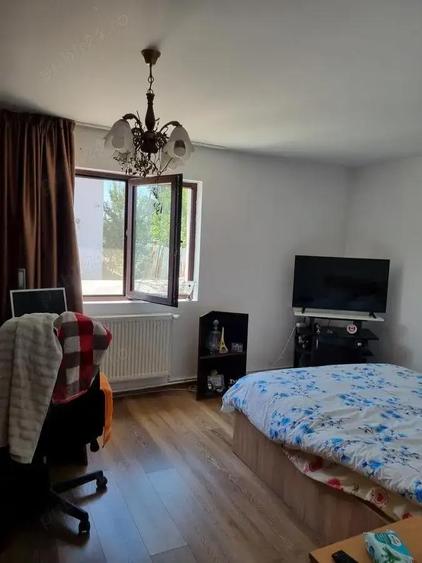 Casa Moderna: Poten?ial de Mansardare ?i Teren Generos pentru Gradina! - 9