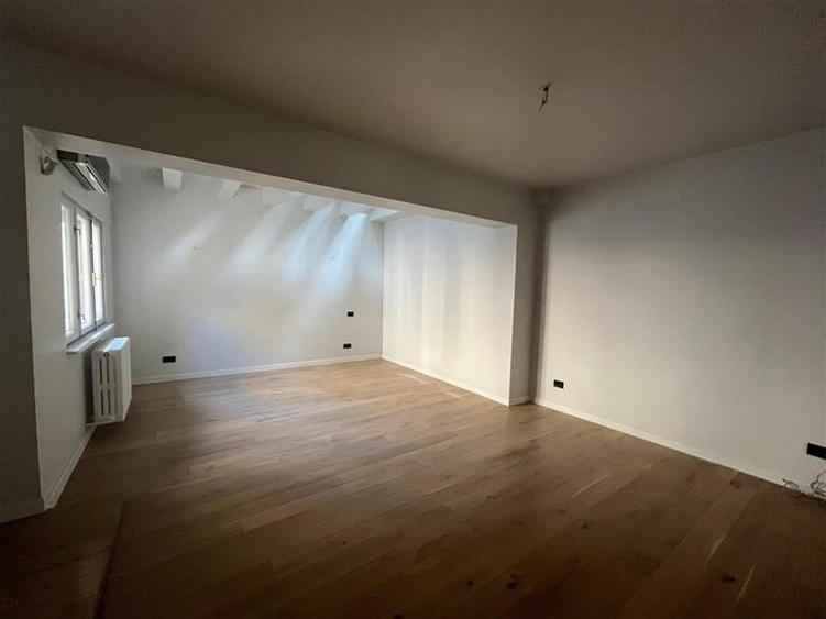 Penthouse in vila, de vanzare - Strada Tokio - 8