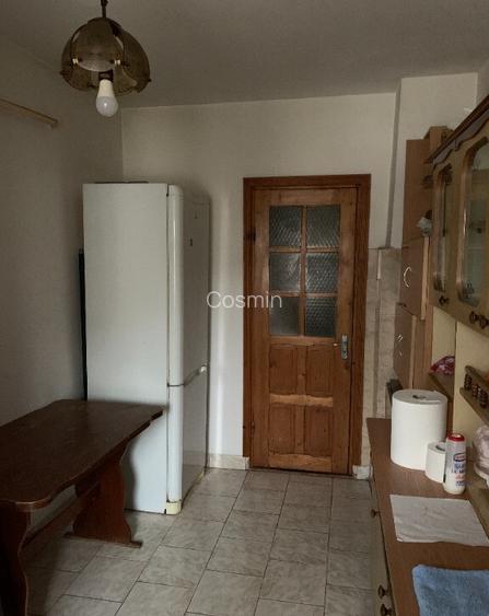 Chirie pentru o camera in apartament de trei camere zona Arcu - Gara -