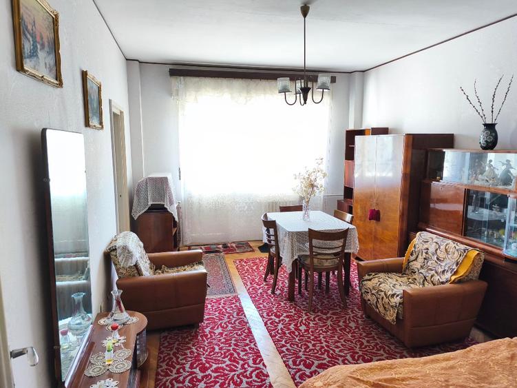 Apartament cu 2 camere  central, comfort sporit cu pivnita si garaj - 1