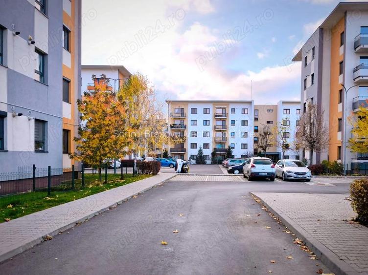 Zona Tractorul, apartament decomandat 2 camere si parcare, disponibil imediat.