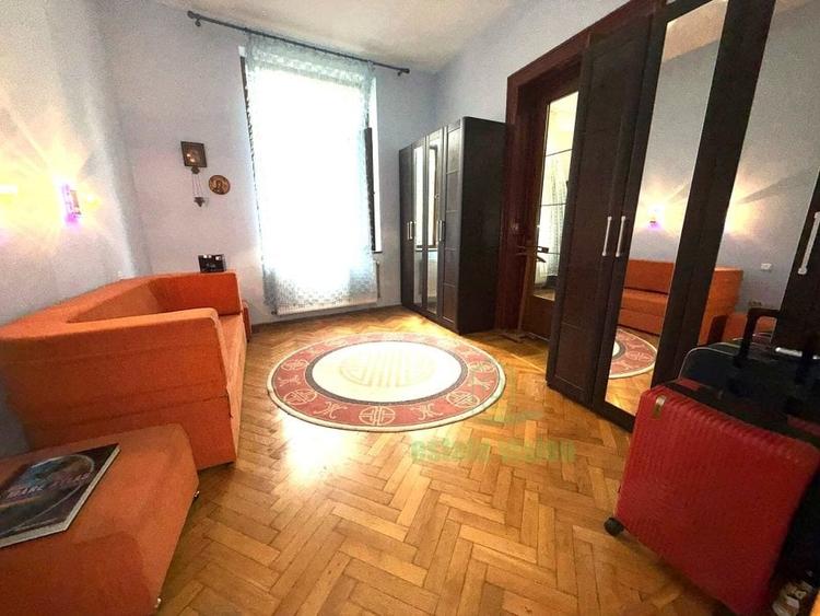 Apartament in vila, 4 camere, intrare separata, curte proprie, vizavi de Parcul - 1