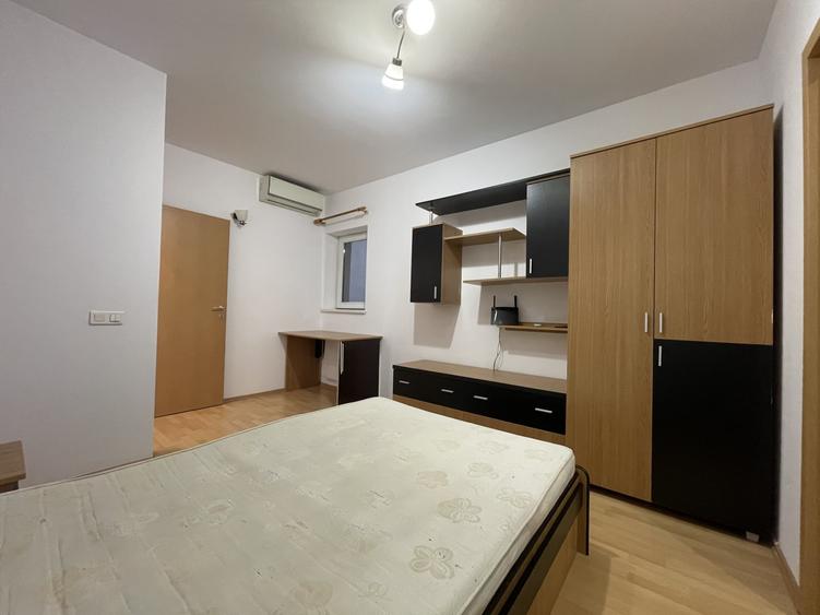 Apartament cu 3 camere semidecomandat, mobilat în Titan