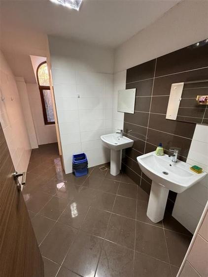 Cladire cu un aspect aparte de inchiriat in Centrul Focsaniului - 11