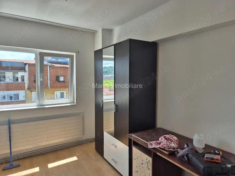 Inchiriez 4 camere Govandar