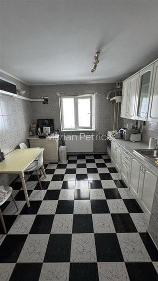Apartament cu 2 camere decomandat în Tei