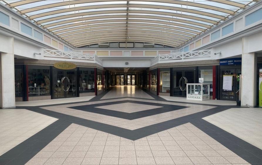 Spatii comerciale de inchiriat World Trade Center - 6