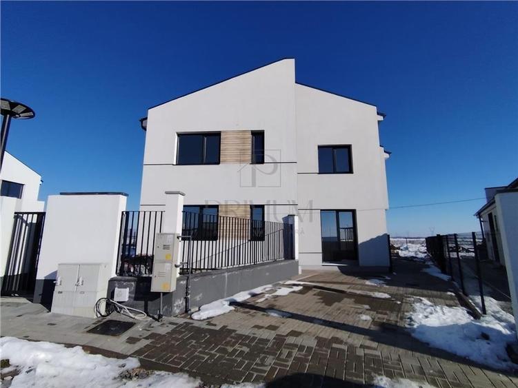 Duplex spatios - 4 dormitoare - zona in plina dezvoltare. - 1