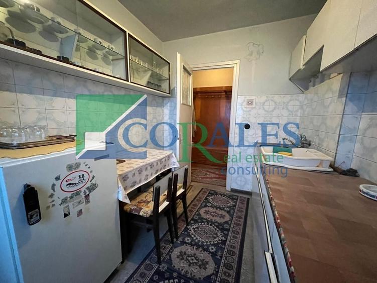 3 camere - vedere pe 2 parti. LIFT! - 10