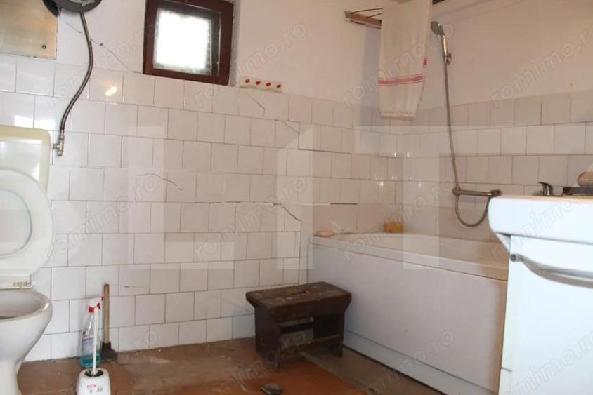 Casa solida cu teren in Boro?neu Mic lini?te si natura - 7