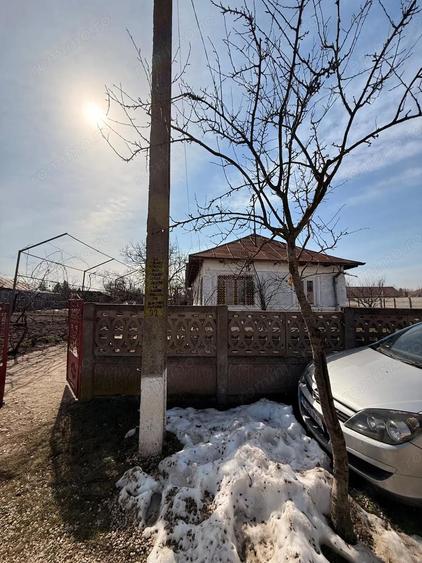 Teren intravilan 838 mp cu casa existenta, deschidere 25,5 m, Str. Parcului nr. 9, Caciula?i - 2