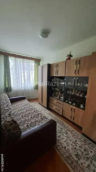 De vanzare apartament 3 camere