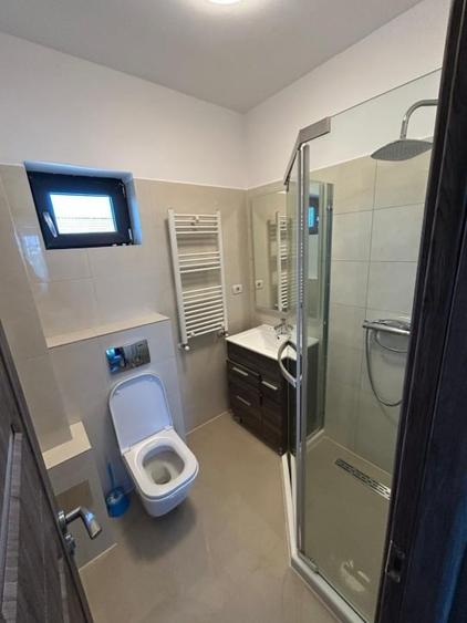 Duplex cu 6 camere cu Canalizare în Domnești