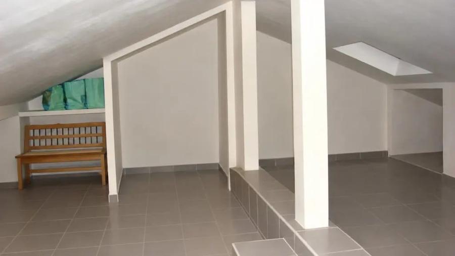 Casă cu 3 camere în Central