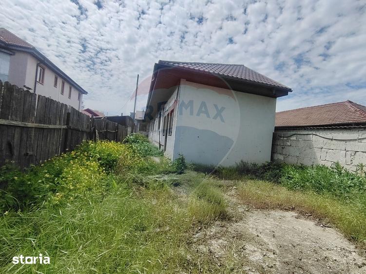 Casă cu 3 camere cu Teren 1326 Mp în Central