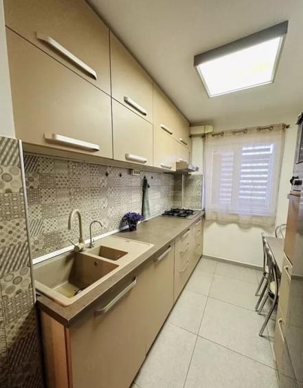 Apartament cu 3 camere decomandat, mobilat în Tomis Nord