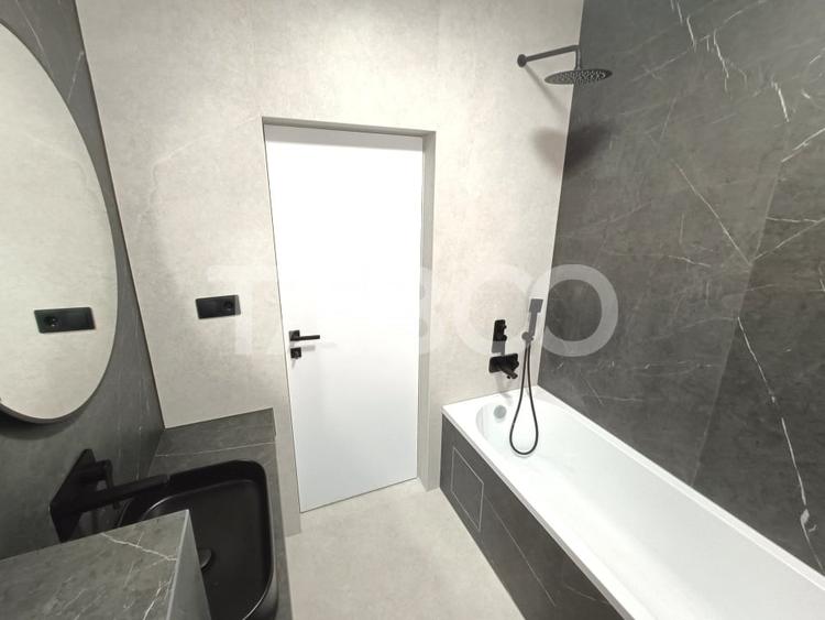 Penthouse cu 3 camere decomandat în Periferie