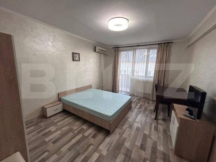Apartament cu 4 camere semidecomandat, mobilat în Ultracentral