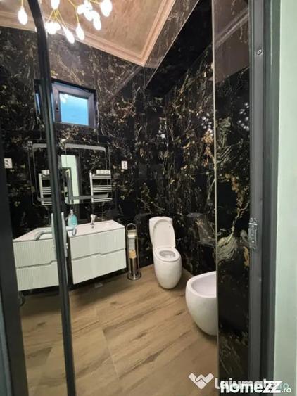 Casă cu 7 camere cu Teren 715 Mp în Central