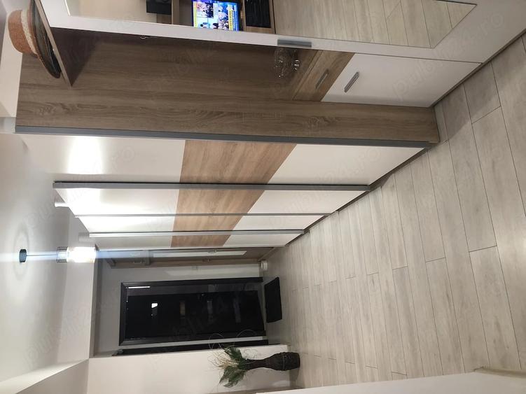 Apartament cu 3 camere semidecomandat în Central