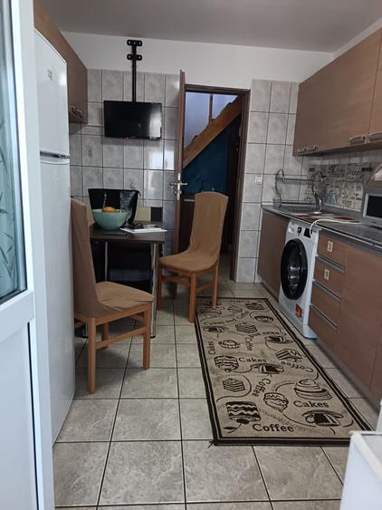 Apartament cu 3 camere decomandat, mobilat în Berceni