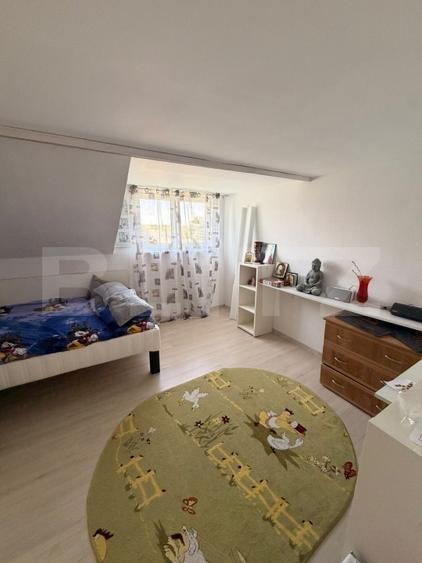 Casă individuală cu 9 camere cu Teren 800 Mp în Periferie